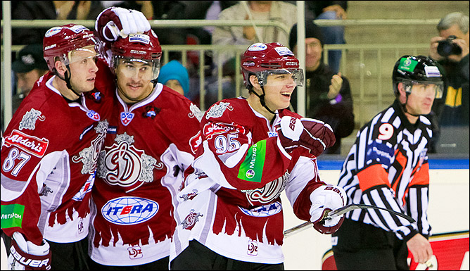 20 ноября 2011 года. Рига. Регулярный чемпионат КХЛ. "Динамо" (Рига) — "Спартак" — 4:1 20 ноября 2011 года. Рига. Регулярный чемпионат КХЛ. "Динамо" (Рига) — "Спартак" — 4:1
