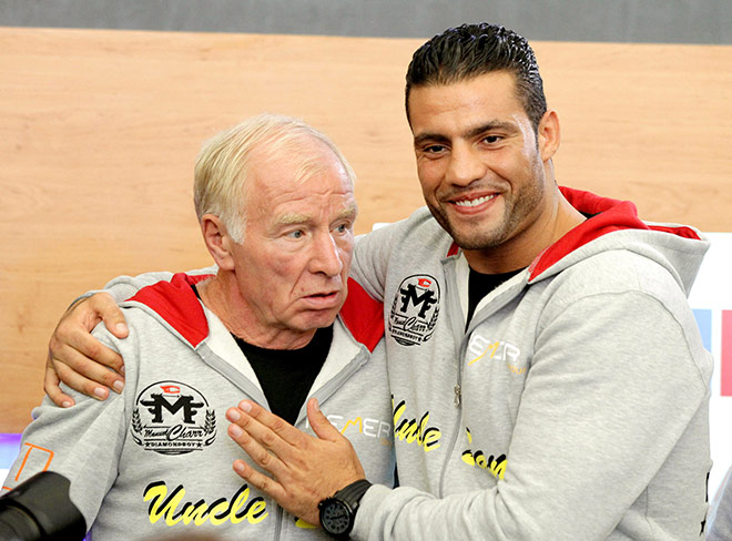 В 2012 году Белов готовил к бою за звание чемпиона мира по версии WBC в супертяжёлом весе сирийско-немецкого претендента Мануэля Чарра В 2012 году Белов готовил к бою за звание чемпиона мира по версии WBC в супертяжёлом весе сирийско-немецкого претендента Мануэля Чарра
