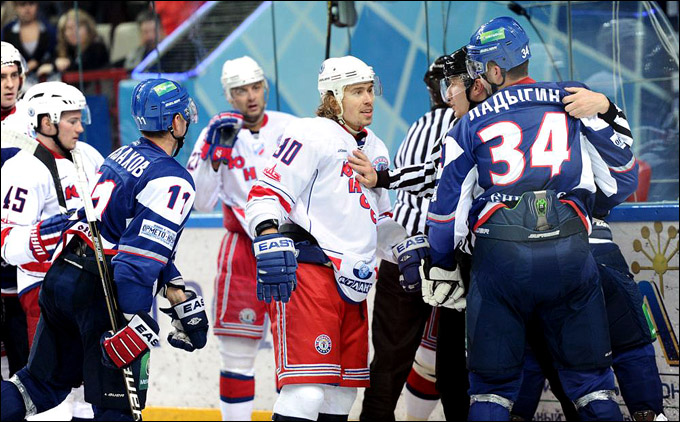 13 октября 2012 года. Орск. Регулярный чемпионат ВХЛ. "Южный Урал" — "Юность" — 4:2 13 октября 2012 года. Орск. Регулярный чемпионат ВХЛ. "Южный Урал" — "Юность" — 4:2