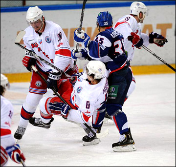 13 октября 2012 года. Орск. Регулярный чемпионат ВХЛ. "Южный Урал" — "Юность" — 4:2 13 октября 2012 года. Орск. Регулярный чемпионат ВХЛ. "Южный Урал" — "Юность" — 4:2