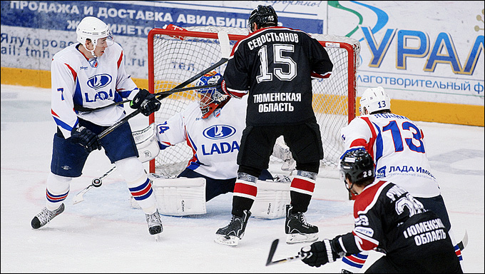 27 сентября 2013 года. Тюмень. Регулярный чемпионат ВХЛ. "Рубин" — "Лада" — 1:2 (ПБ) 27 сентября 2013 года. Тюмень. Регулярный чемпионат ВХЛ. "Рубин" — "Лада" — 1:2 (ПБ)