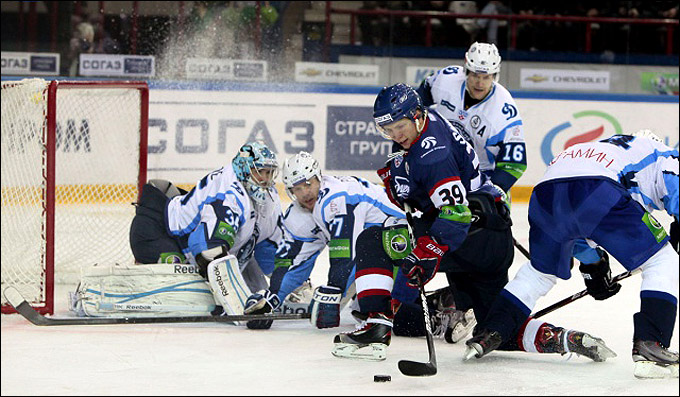 8 января 2012 года. Новосибирск. Регулярный чемпионат КХЛ. "Сибирь" — "Динамо" (Минск) — 5:2 8 января 2012 года. Новосибирск. Регулярный чемпионат КХЛ. "Сибирь" — "Динамо" (Минск) — 5:2
