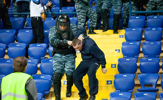 В Харькове с нарушителями порядка особо не церемонятся В Харькове с нарушителями порядка особо не церемонятся