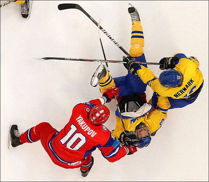 23 апреля 2011 года. Криммитшау. Чемпионат мира U-18. 1/2 финала. Швеция — Россия — 3:1. 23 апреля 2011 года. Криммитшау. Чемпионат мира U-18. 1/2 финала. Швеция — Россия — 3:1.