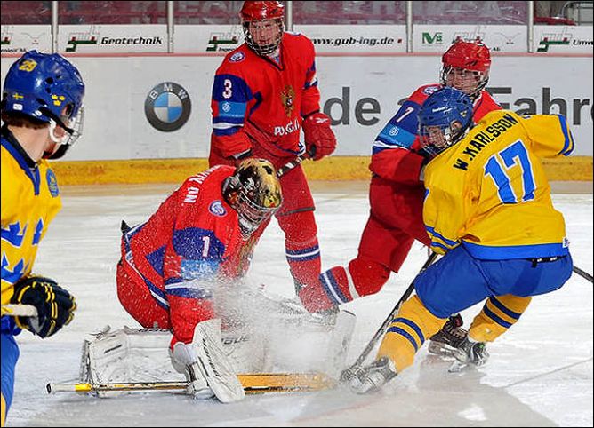 23 апреля 2011 года. Криммитшау. Чемпионат мира U-18. 1/2 финала. Швеция — Россия — 3:1. 23 апреля 2011 года. Криммитшау. Чемпионат мира U-18. 1/2 финала. Швеция — Россия — 3:1.