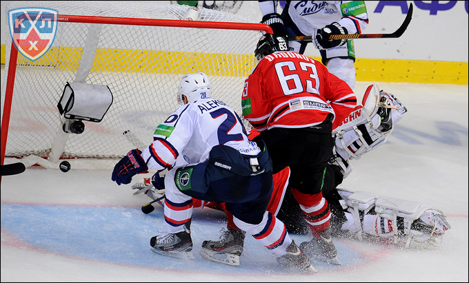 15 сентября 2012 года. Донецк. Регулярный чемпионат КХЛ. "Донбасс" — "Сибирь" — 2:3 (ПБ) 15 сентября 2012 года. Донецк. Регулярный чемпионат КХЛ. "Донбасс" — "Сибирь" — 2:3 (ПБ)