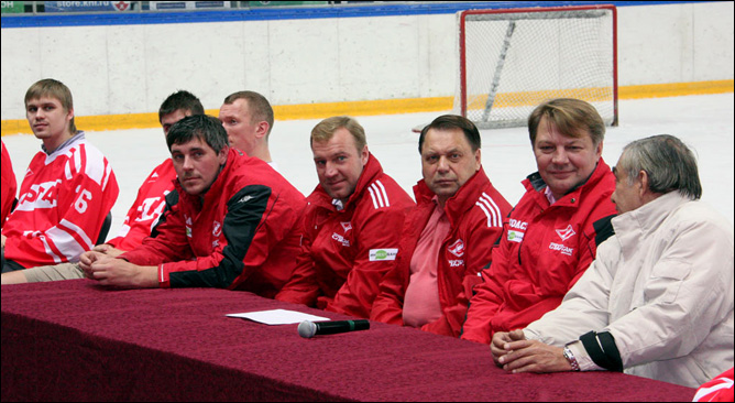 26 августа 2011 года. Сокольники. Встреча игроков ХК "Спартак" с болельщиками 26 августа 2011 года. Сокольники. Встреча игроков ХК "Спартак" с болельщиками