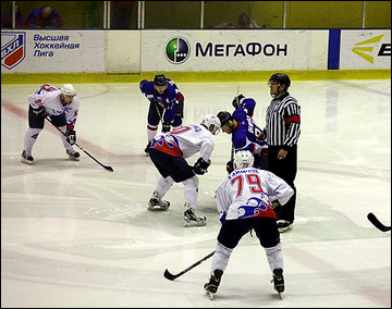 5 февраля 2013 года. Саратов. Регулярный чемпионат ВХЛ. "Кристалл" — "Ариада-Акпарс" — 5:4 (ОТ) 5 февраля 2013 года. Саратов. Регулярный чемпионат ВХЛ. "Кристалл" — "Ариада-Акпарс" — 5:4 (ОТ)