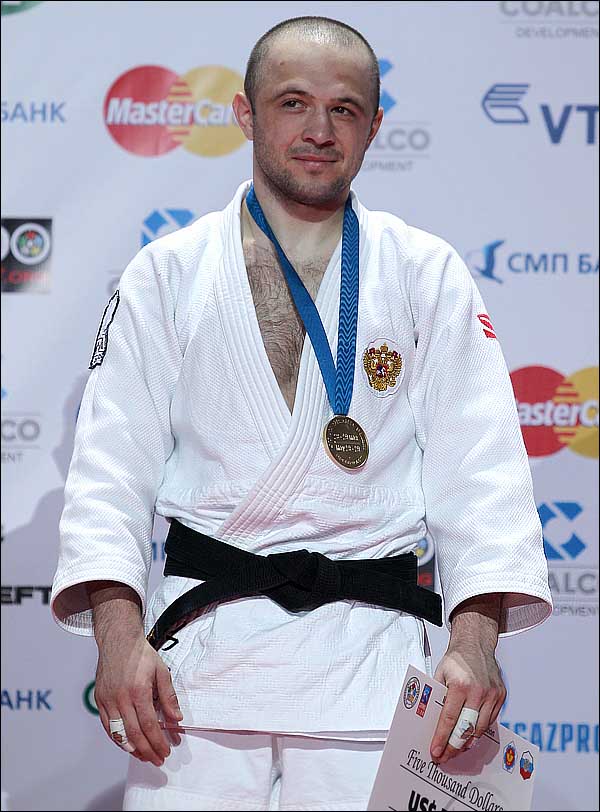 Алим Гаданов, чемпион России 2006 года, бронзовый призёр чемпионата Европы 2009 года Алим Гаданов, чемпион России 2006 года, бронзовый призёр чемпионата Европы 2009 года