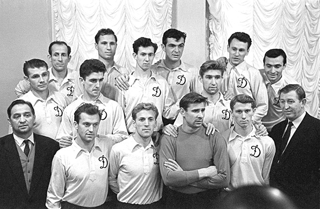 Футбольная команда «Динамо» — чемпион страны по футболу 1959 года Футбольная команда «Динамо» — чемпион страны по футболу 1959 года