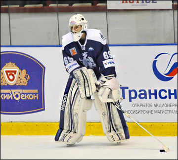 26 августа 2013 года. Омск. Кубок мира. Группа В. "Динамо-Шинник" — "Фрёлунда Индианс" — 2:5. Михаил Карнаухов 26 августа 2013 года. Омск. Кубок мира. Группа В. "Динамо-Шинник" — "Фрёлунда Индианс" — 2:5. Михаил Карнаухов