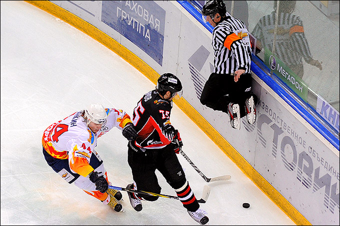 8 апреля 2012 года. Омск. Плей-офф чемпионата МХЛ. 1/2 финала. "Омские Ястребы" — "Стальные Лисы" — 4:3 (ОТ) 8 апреля 2012 года. Омск. Плей-офф чемпионата МХЛ. 1/2 финала. "Омские Ястребы" — "Стальные Лисы" — 4:3 (ОТ)