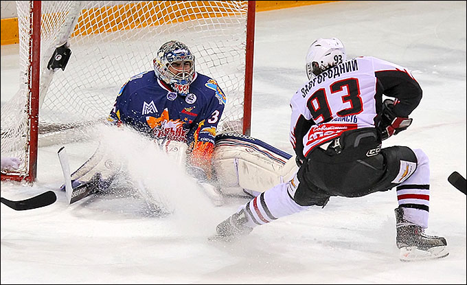 11 апреля 2012 года. Магнитогорск. Плей-офф чемпионата МХЛ. 1/2 финала. "Стальные Лисы" — "Омские Ястребы" — 3:4 (ПБ) 11 апреля 2012 года. Магнитогорск. Плей-офф чемпионата МХЛ. 1/2 финала. "Стальные Лисы" — "Омские Ястребы" — 3:4 (ПБ)