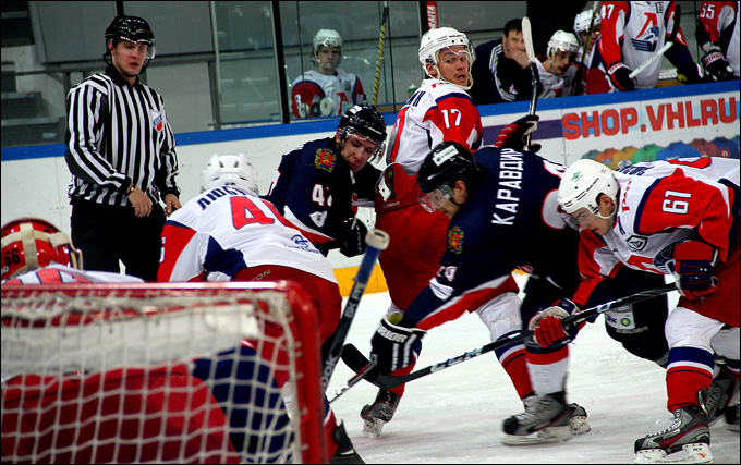 30 ноября 2012 года. Красноярск. Регулярный чемпионат ВХЛ. "Сокол" — "Локомотив" — 1:2 30 ноября 2012 года. Красноярск. Регулярный чемпионат ВХЛ. "Сокол" — "Локомотив" — 1:2