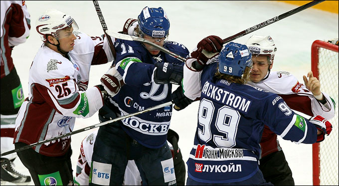 29 октября 2012 года. Лужники. Регулярный чемпионат КХЛ. "Динамо" М — "Динамо" Р — 3:1 29 октября 2012 года. Лужники. Регулярный чемпионат КХЛ. "Динамо" М — "Динамо" Р — 3:1