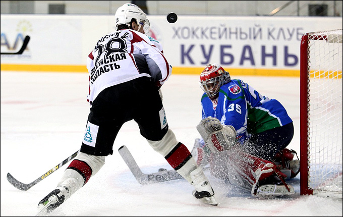 1 декабря 2012 года. Краснодар. Регулярный чемпионат ВХЛ. "Кубань" — "Рубин" — 1:2 1 декабря 2012 года. Краснодар. Регулярный чемпионат ВХЛ. "Кубань" — "Рубин" — 1:2