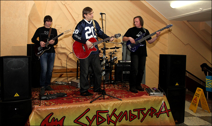 13 февраля 2013 года. Усть-Каменогорск. ВИА "Субкультура" с новым гимном "Казцинк-Торпедо" 13 февраля 2013 года. Усть-Каменогорск. ВИА "Субкультура" с новым гимном "Казцинк-Торпедо"