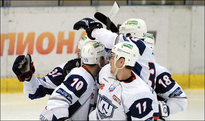 27 октября 2012 года. Саров. Регулярный чемпионат ВХЛ. ХК "Саров" — "Южный Урал" — 4:2 27 октября 2012 года. Саров. Регулярный чемпионат ВХЛ. ХК "Саров" — "Южный Урал" — 4:2