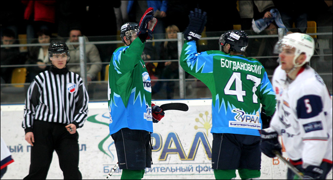 15 февраля 2013 года. Нефтекамск. Регулярный чемпионат ВХЛ. "Торос" — "Южный Урал" — 4:2 15 февраля 2013 года. Нефтекамск. Регулярный чемпионат ВХЛ. "Торос" — "Южный Урал" — 4:2