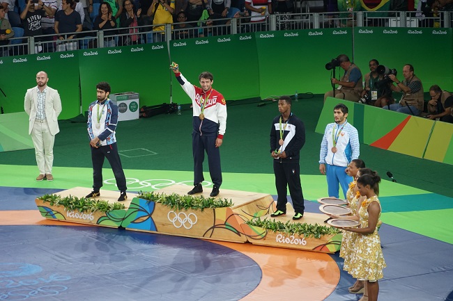 Сослан Рамонов на олимпийском пьедестале Сослан Рамонов на олимпийском пьедестале