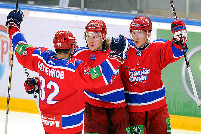 Андрей Сергеев (в центре) Андрей Сергеев (в центре)