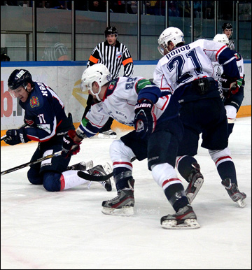17 ноября 2013 года. Красноярск. Регулярный чемпионат ВХЛ. "Сокол" — ХК "Саров" — 4:3 17 ноября 2013 года. Красноярск. Регулярный чемпионат ВХЛ. "Сокол" — ХК "Саров" — 4:3