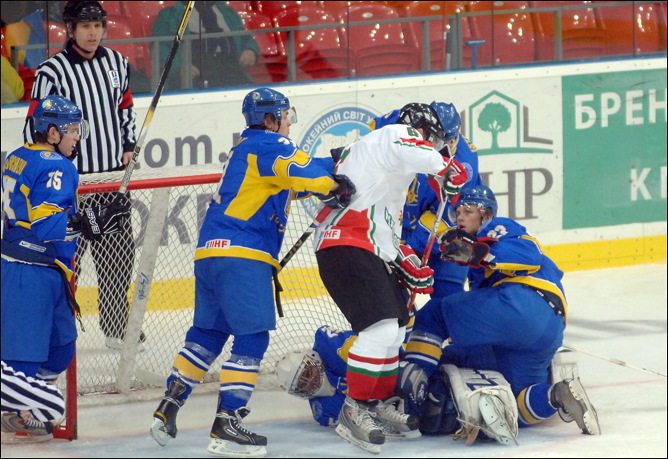 14 декабря 2011 года. Чемпионат мира (U-20). Дивизион II. Украина – Венгрия – 7:6. 14 декабря 2011 года. Чемпионат мира (U-20). Дивизион II. Украина – Венгрия – 7:6.