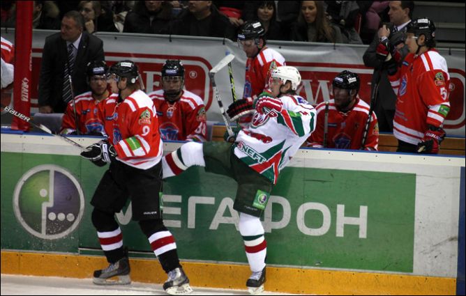 26 декабря 2010 года. Регулярный чемпионат КХЛ. "Трактор" - "Ак Барс" - 2:4. 26 декабря 2010 года. Регулярный чемпионат КХЛ. "Трактор" - "Ак Барс" - 2:4.