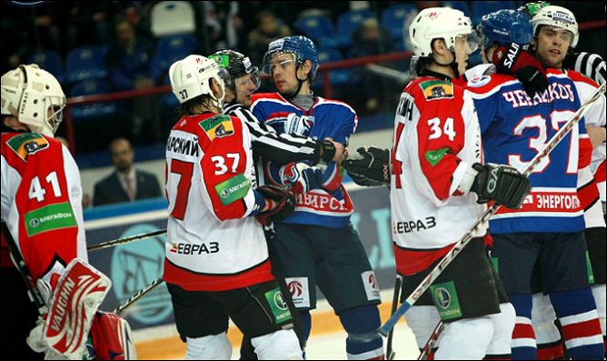 28 декабря 2010 года. Регулярный чемпионат КХЛ. "Сибирь" - "Металлург" (Нк) - 2:1. 28 декабря 2010 года. Регулярный чемпионат КХЛ. "Сибирь" - "Металлург" (Нк) - 2:1.