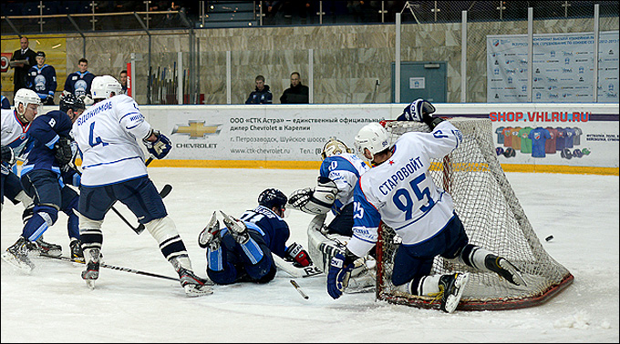 12 февраля 2013 года. Кондопога. Регулярный чемпионат ВХЛ. ХК ВМФ — ТХК — 5:6 (ПБ) 12 февраля 2013 года. Кондопога. Регулярный чемпионат ВХЛ. ХК ВМФ — ТХК — 5:6 (ПБ)