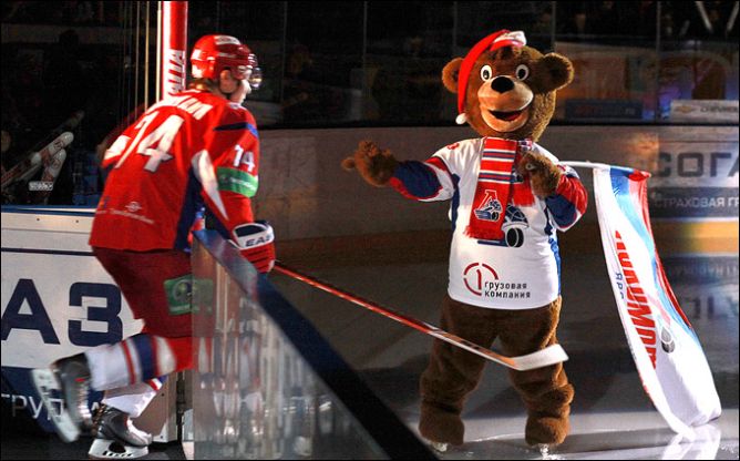 29.12.2010. Ярославль. Регулярный чемпионат КХЛ. "Локомотив" - "Динамо" М - 7:2. 29.12.2010. Ярославль. Регулярный чемпионат КХЛ. "Локомотив" - "Динамо" М - 7:2.