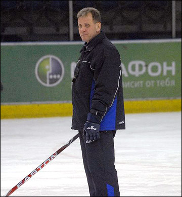 Михаил Варнаков на тренировке ХК "Саров". 2011 год Михаил Варнаков на тренировке ХК "Саров". 2011 год