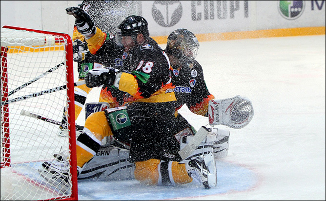 30 ноября 2011 года. Череповец. Регулярный чемпионат КХЛ. "Северсталь" — "Трактор" — 1:4 30 ноября 2011 года. Череповец. Регулярный чемпионат КХЛ. "Северсталь" — "Трактор" — 1:4