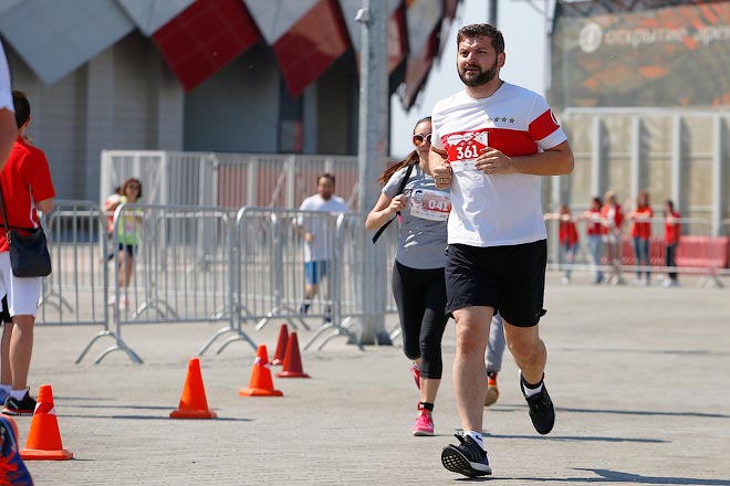 Руководитель «Чемпионата» Дмитрий Сергеев на дистанции пробега Руководитель «Чемпионата» Дмитрий Сергеев на дистанции пробега