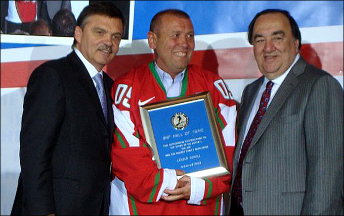 Ласло Шелл. Введение в Зал Славы ИИХФ, 2009 год Ласло Шелл. Введение в Зал Славы ИИХФ, 2009 год