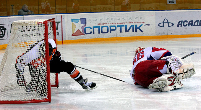 22 января 2013 года. Нижний Тагил. Регулярный чемпионат ВХЛ. "Спутник" — "Локомотив" — 2:1 (ПБ) 22 января 2013 года. Нижний Тагил. Регулярный чемпионат ВХЛ. "Спутник" — "Локомотив" — 2:1 (ПБ)