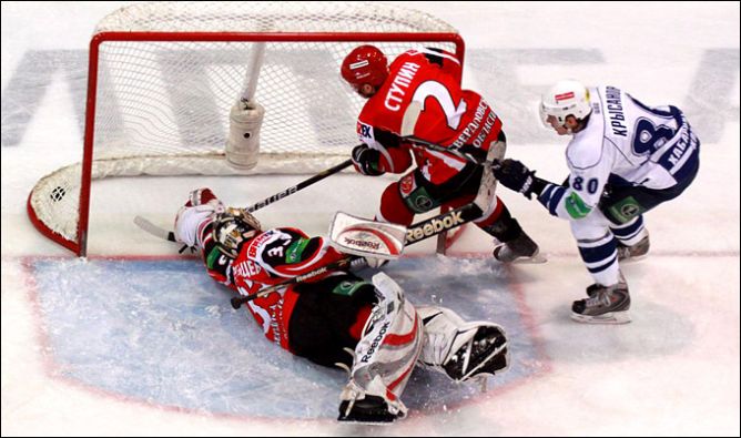 05 января 2011 года. Регулярный чемпионат КХЛ. Екатеринбург. "Автомобилист" - "Амур" - 5:4. 05 января 2011 года. Регулярный чемпионат КХЛ. Екатеринбург. "Автомобилист" - "Амур" - 5:4.