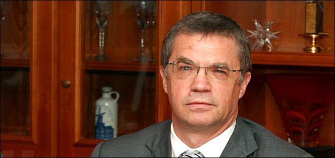 "Снова мне вас разнимать?.." "Снова мне вас разнимать?.."