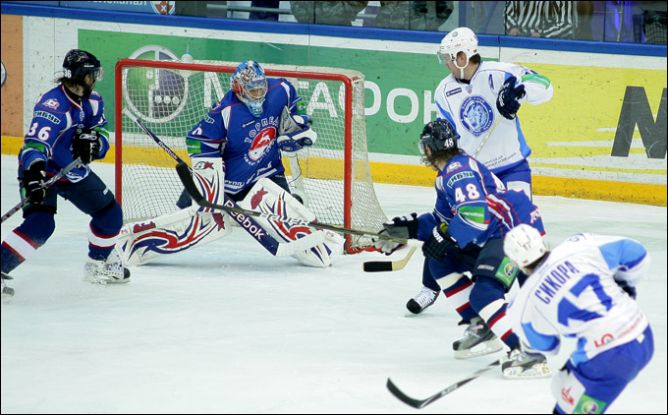 6 января 2011 года. Регулярный чемпионат КХЛ. Нижний Новгород. "Торпедо" - "Динамо" Мн - 3:5. 6 января 2011 года. Регулярный чемпионат КХЛ. Нижний Новгород. "Торпедо" - "Динамо" Мн - 3:5.