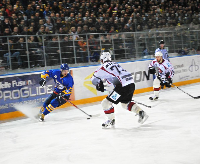 6 апреля 2012 года. Пенза. Плей-офф чемпионата ВХЛ. 1/2 финала. "Дизель" — "Рубин" — 5:3 6 апреля 2012 года. Пенза. Плей-офф чемпионата ВХЛ. 1/2 финала. "Дизель" — "Рубин" — 5:3