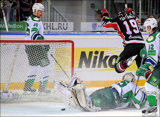 13 сентября 2012 года. Омск. Регулярный чемпионат КХЛ. "Авангард" — "Салават Юлаев" — 2:1 (ПБ) 13 сентября 2012 года. Омск. Регулярный чемпионат КХЛ. "Авангард" — "Салават Юлаев" — 2:1 (ПБ)