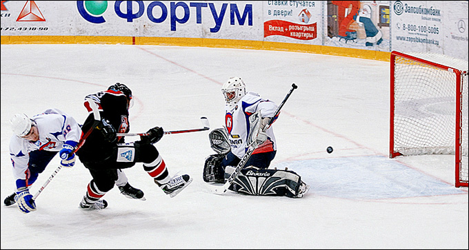10 января 2013 года. Тюмень. Регулярный чемпионат ВХЛ. "Рубин" — "Кристалл" — 4:2 10 января 2013 года. Тюмень. Регулярный чемпионат ВХЛ. "Рубин" — "Кристалл" — 4:2
