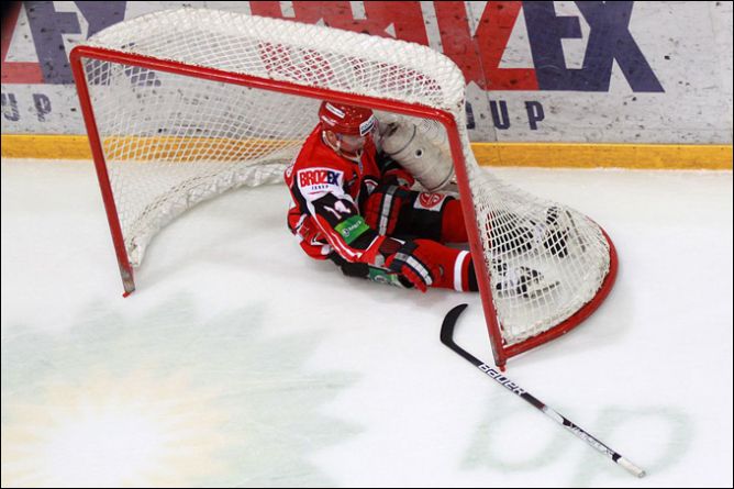 7 января 2011 года. Регулярный чемпионат КХЛ. Екатеринбург. "Автомобилист" - "Металлург" Нк - 3:4. 7 января 2011 года. Регулярный чемпионат КХЛ. Екатеринбург. "Автомобилист" - "Металлург" Нк - 3:4.