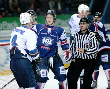 1 ноября 2013 года. Орск. Регулярный чемпионат ВХЛ. "Южный Урал" — "Казцинк-Торпедо" — 3:1 1 ноября 2013 года. Орск. Регулярный чемпионат ВХЛ. "Южный Урал" — "Казцинк-Торпедо" — 3:1