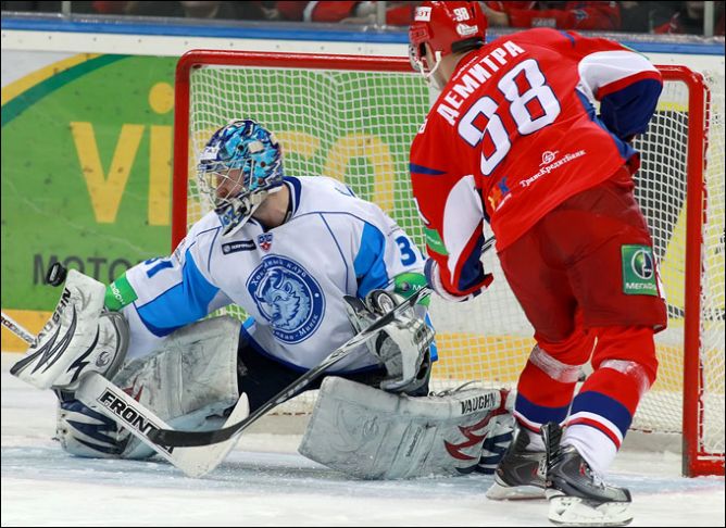 8 января 2011 года. Регулярный чемпионат КХЛ. Ярославль. "Локомотив" - "Динамо" Мн - 1:2. 8 января 2011 года. Регулярный чемпионат КХЛ. Ярославль. "Локомотив" - "Динамо" Мн - 1:2.