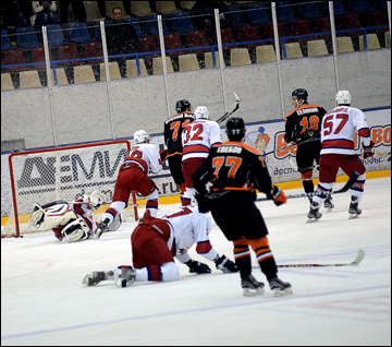 22 ноября 2012 года. Пермь. Регулярный чемпионат ВХЛ. "Молот-Прикамье" — "Ижсталь" — 4:2 22 ноября 2012 года. Пермь. Регулярный чемпионат ВХЛ. "Молот-Прикамье" — "Ижсталь" — 4:2