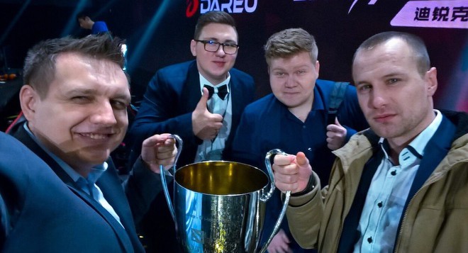CaspeRRR, Feaver, BafiK и Droog с чемпионским кубком SL & i-League Season 3 CaspeRRR, Feaver, BafiK и Droog с чемпионским кубком SL & i-League Season 3
