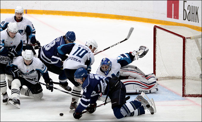 22 ноября 2012 года. Балашиха. Регулярный чемпионат ВХЛ. "Динамо" — "Буран" — 3:4 22 ноября 2012 года. Балашиха. Регулярный чемпионат ВХЛ. "Динамо" — "Буран" — 3:4