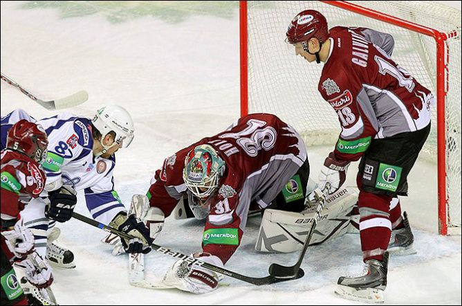 10 января 2011 года. Регулярный чемпионат КХЛ. Рига. "Динамо" Р - "Динамо" М - 4:2. 10 января 2011 года. Регулярный чемпионат КХЛ. Рига. "Динамо" Р - "Динамо" М - 4:2.