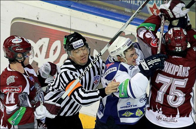 10 января 2011 года. Регулярный чемпионат КХЛ. Рига. "Динамо" Р - "Динамо" М - 4:2. 10 января 2011 года. Регулярный чемпионат КХЛ. Рига. "Динамо" Р - "Динамо" М - 4:2.